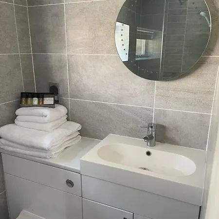 Brighouse Studio - Pet Friendly! - Free Parking Exterior photo