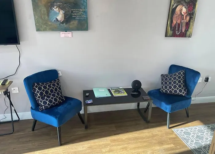 Brighouse Studio - Pet Friendly! - Free Parking