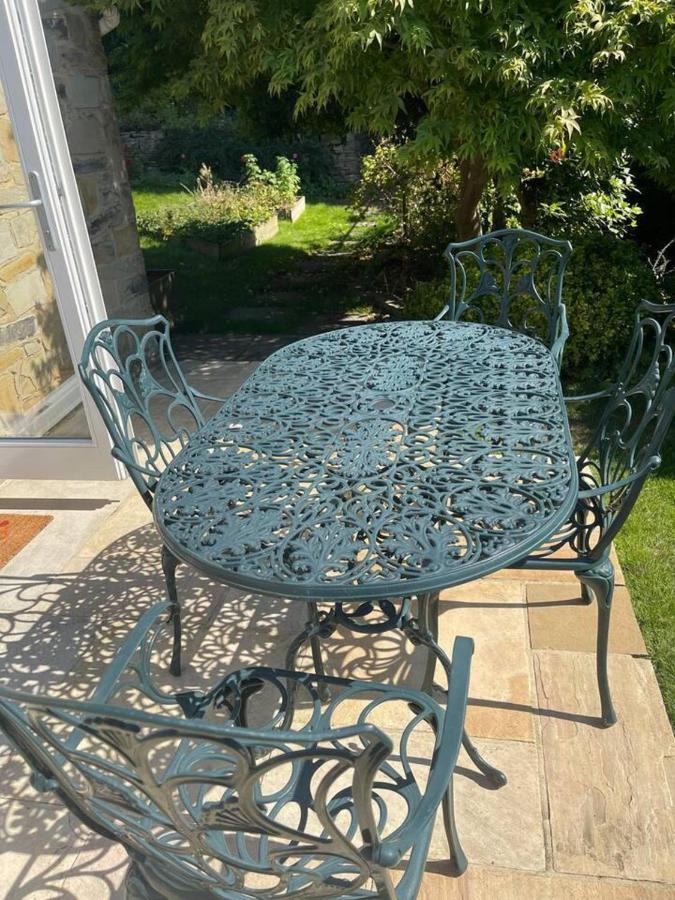 - Pet Friendly! - Free Parking Apartment Brighouse