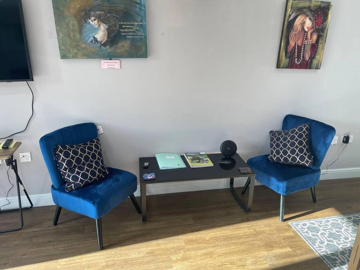 Apartment - Pet Friendly! - Free Parking Brighouse