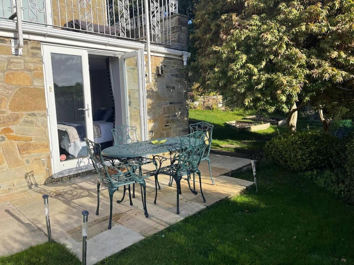Apartment - Pet Friendly! - Free Parking Brighouse